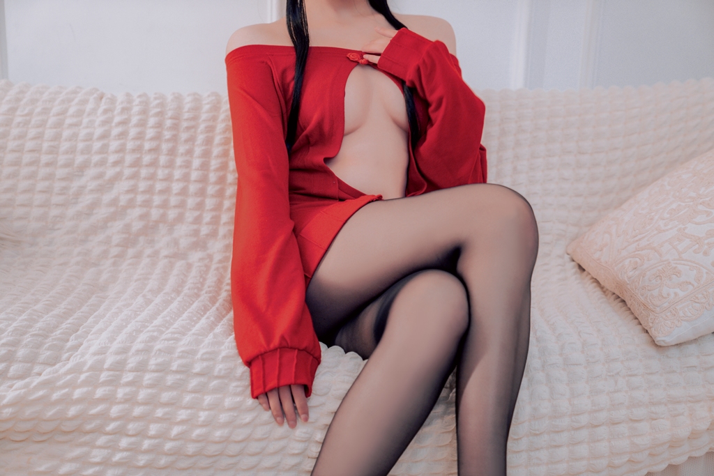 Natsuko 夏夏子 Yor Forger Red Sweater 19