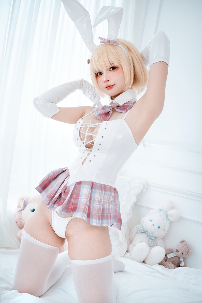 Azami White Bunny Girl 4