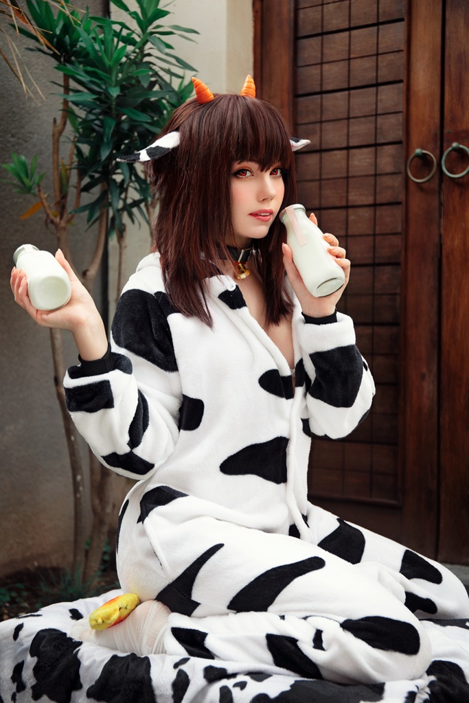 CatiCornplay Megumin Cow 4