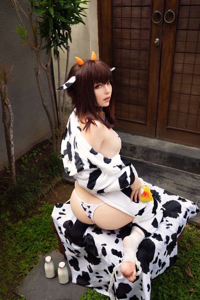 CatiCornplay Megumin Cow 8